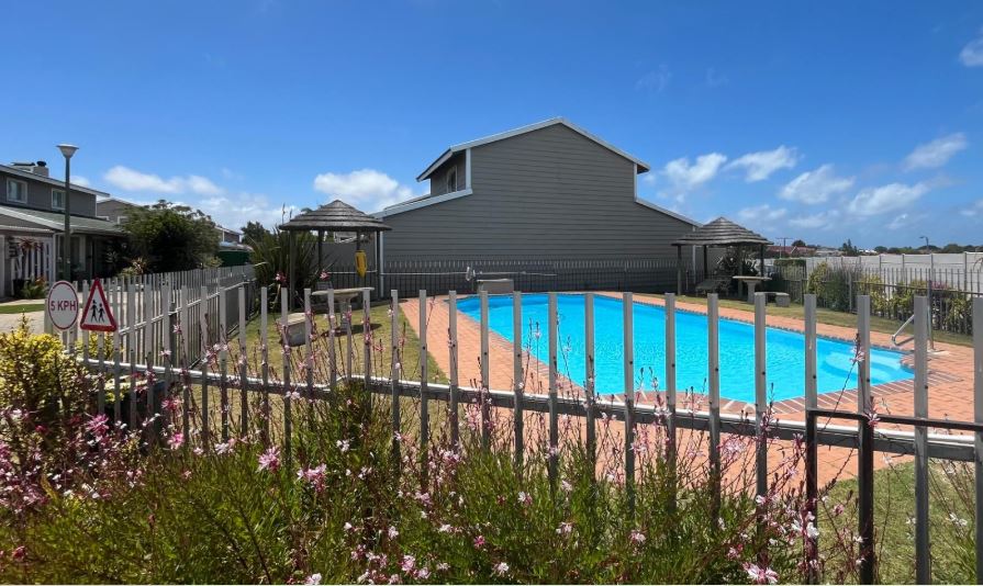 2 Bedroom Property for Sale in Hartenbos Central Western Cape